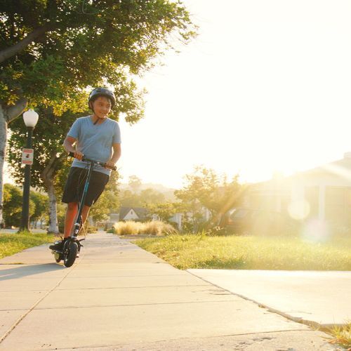 Scooter elettrico per bambini Razor E100 Powercore blu