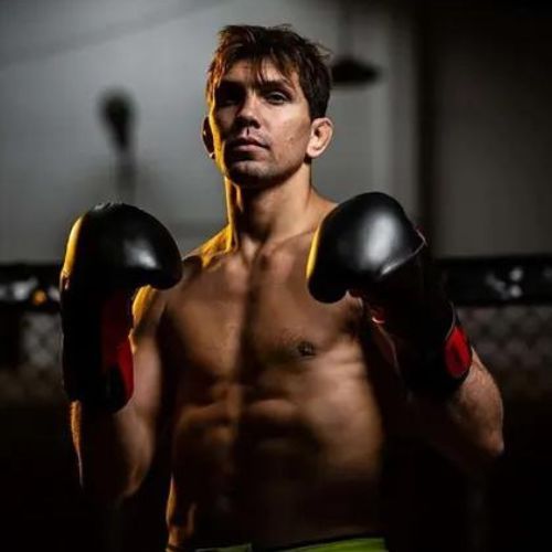 DBX BUSHIDO "Hammer - Red" Guanti da boxe Muay Thai nero/rosso