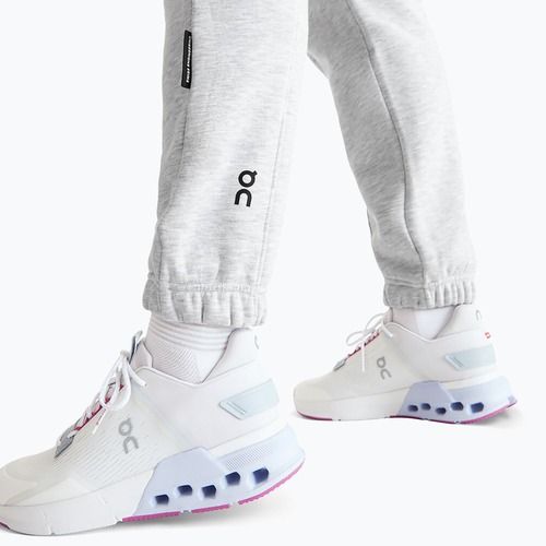 Pantaloni da donna sul cratere On Club