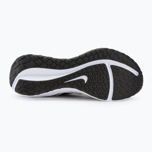 Scarpe da corsa da uomo Nike Downshifter 13 nero/bianco