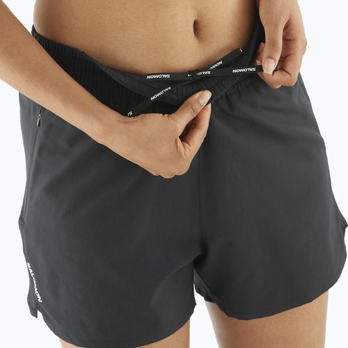 Pantaloncini da corsa Salomon SHAKEout Core 4" donna nero intenso