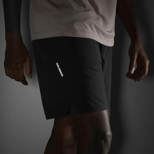 Pantaloncini da corsa Salomon SHAKEout Core 7" No Liner nero profondo da uomo