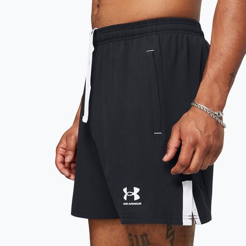 Pantaloncini da calcio Under Armour Challenger Pro Woven nero / bianco da uomo