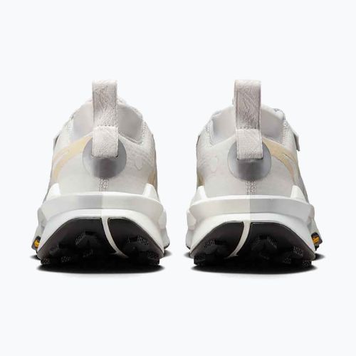 Nike Zegama 2 scarpe da corsa da donna vasto grigio/sanddrift/summit bianco/nero