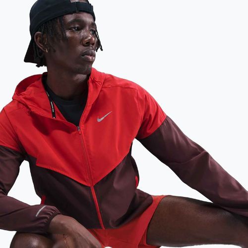 Giacca da running Nike Impossibly Light Windrunner da uomo, colore cremisi chiaro/bordeaux, cotta