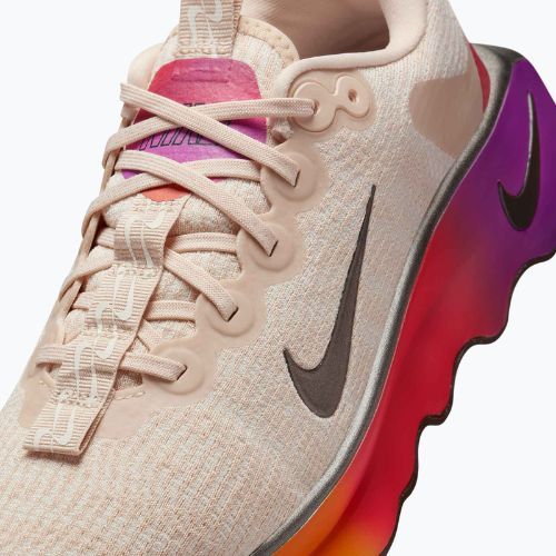 Scarpe da allenamento donna Nike Motiva SE pearl white/pale ivory/vivid purple/mtl gold grain