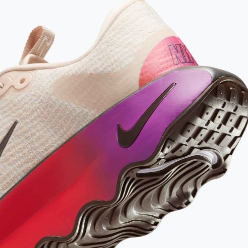 Scarpe da allenamento donna Nike Motiva SE pearl white/pale ivory/vivid purple/mtl gold grain