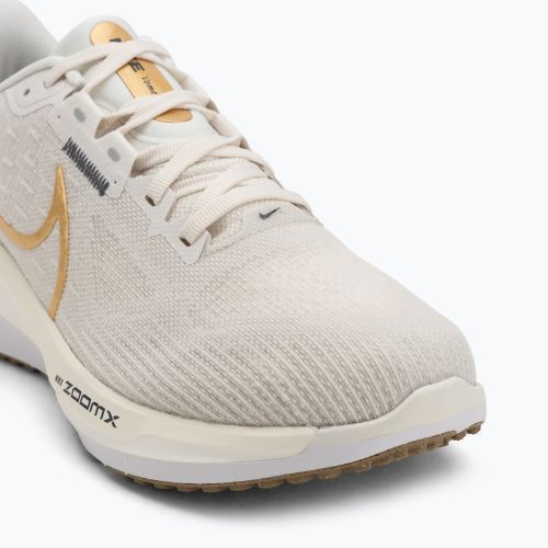 Scarpe running donna Nike Vomero 17 phantom/light bone/sail/metallic gold