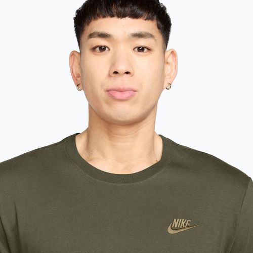 T-shirt uomo Nike Sportswear Club medium olive/parachute beige