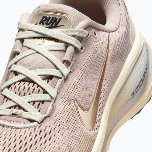 Scarpe running donna Nike Vomero 18 SE cream II/coconut milk/metallic gold grain