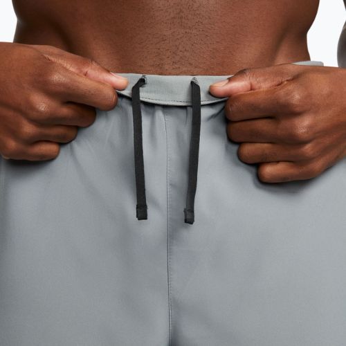 Pantaloncini uomo Nike Dri-Fit Challenger 7" 2in1 smoke grey/dark smoke grey