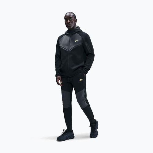 Pantaloni da uomo Nike Tech Joggers black/dark smoke grey/metallic gold