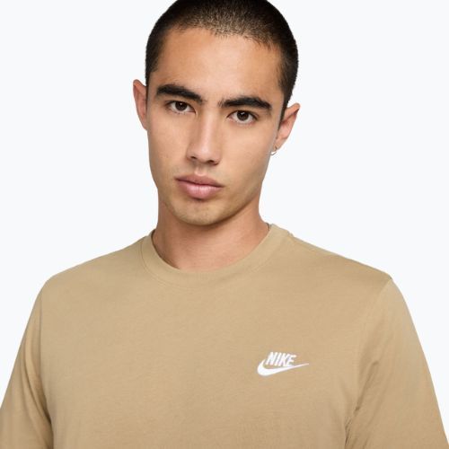 T-shirt uomo Nike Sportswear Club parachute beige