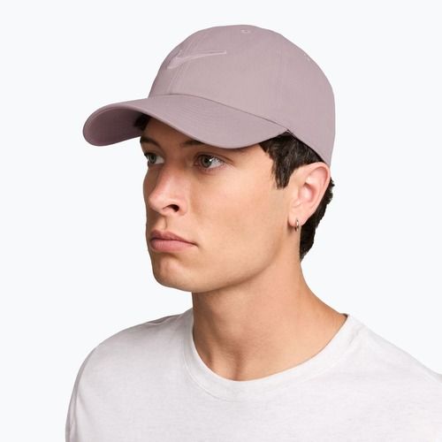 Cappellino con visiera Nike Club Unstructured Swoosh Light Violet Ore/Particle Rose