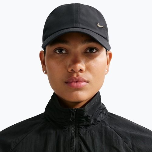Cappellino con visiera Nike Dri-Fit Club Unstructured Metal Swoosh black/metallic gold