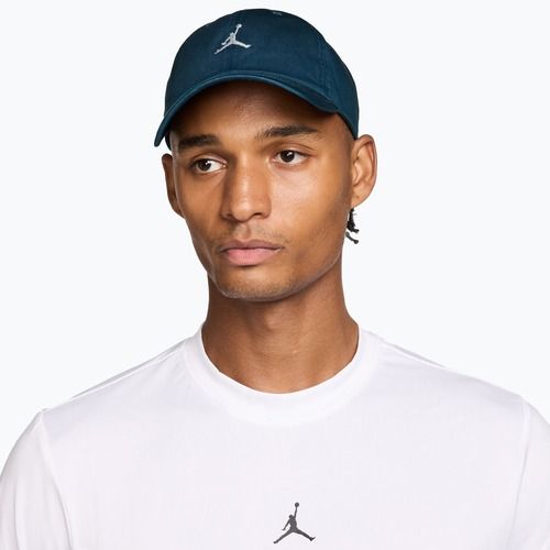Cappellino con visiera  Jordan Club Unstructured Curved-Bill squadron blue/sail