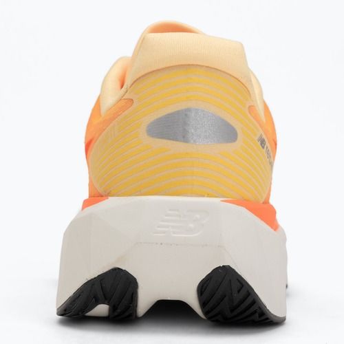 Scarpe da running da uomo New Balance FuelCell Rebel V5 tangerine heat/silver metallic
