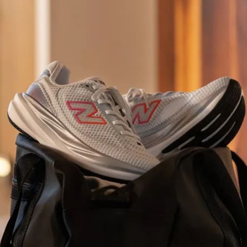 Scarpe da running da donna New Balance 1080's V15 103 white/pink heat/tangerine heat