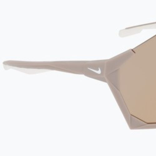 Occhiali da sole Nike Charged Shield matte college grey/gold mirror