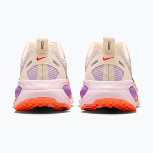 Scarpe da running da donna Nike Vomero 18 chalk/pink foam/bright violet/tattoo