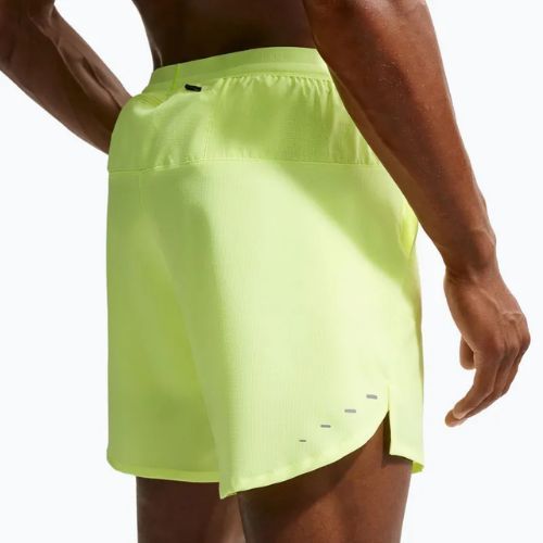 Pantaloncini da corsa da uomo Nike Stride Dri-Fit 2in1 7" volt ice