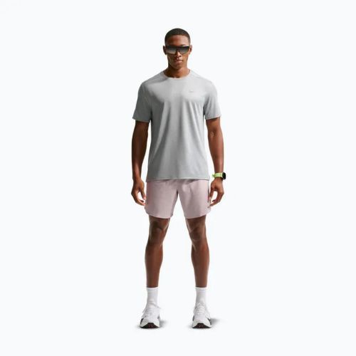 Pantaloncini da corsa da uomo Nike Stride Dri-Fit Brief-Lined 7" particle rose