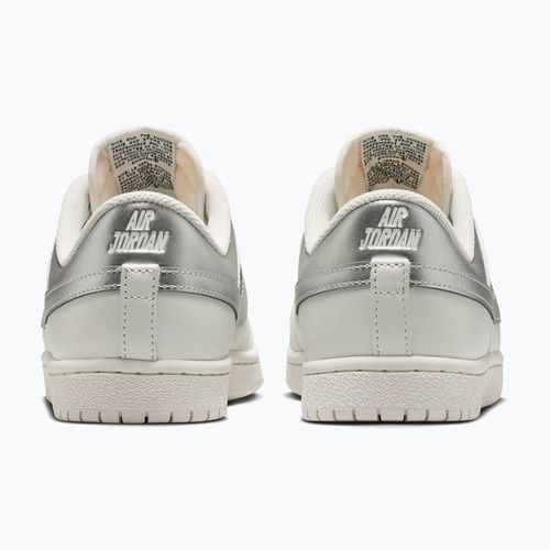 Scarpe da donna Nike Air Jordan Skyline Low swan/black/metallic silver