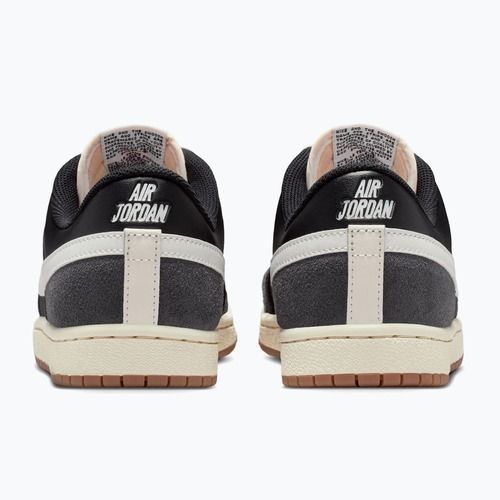 Scarpe da donna Nike Air Jordan Skyline Low black/sail/gum med brown/summit white