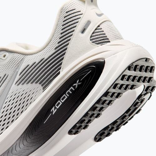 Scarpe da corsa uomo Nike Vomero 18 summit white/metallic silver-black