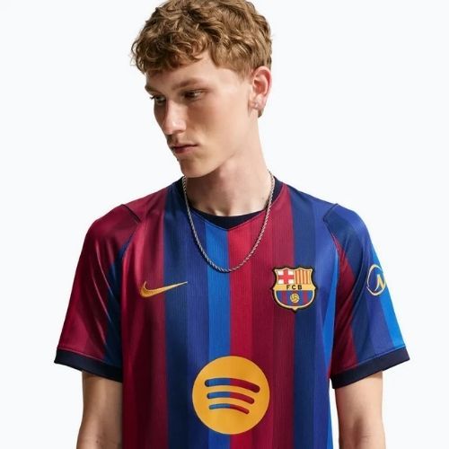 Maglietta da calcio da uomo Nike FC Barcelona Dri-Fit Stadium Home deep garnet/blue void/mineral yellow