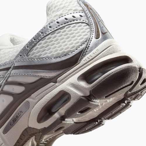 Scarpe da donna Nike Air Max Moto 2K phantom/metallic silver/baroque brown