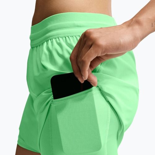 Pantaloncini da corsa da donna Nike Swift Mid-Rise 2in1 illusion green