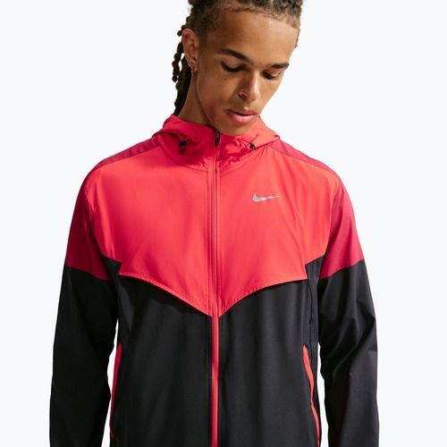 Giacca da corsa da uomo Nike Impossibly Light Windrunner black/light crimson/tough red