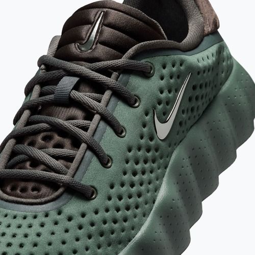 Scarpe da uomo Nike Mind 002 camo green/newsprint/phantom