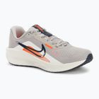 Nike Downshifter 13 uomini scarpe da corsa luce minerale di ferro / totale arancione / vela / tuono blu