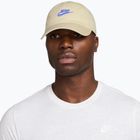 Cappellino con visiera Nike Club Unstructured Futura Wash light khaki/sapphire