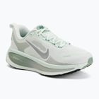 Scarpe da running da donna Nike Vomero 18 barely green/steam/metallic silver