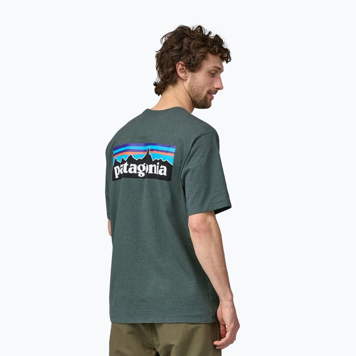 Camicia da trekking Patagonia P-6 Logo Responsabili-Tee da uomo, colore verde scuro 2