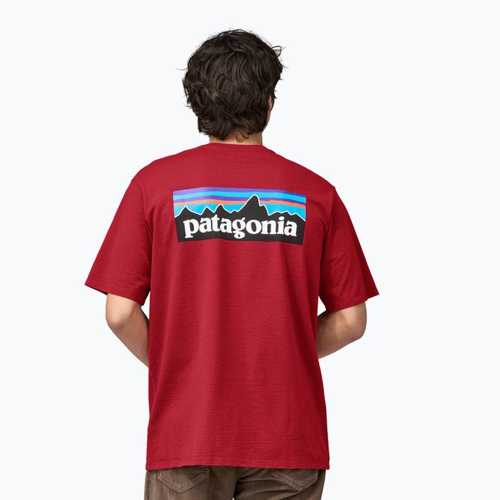 Maglietta da trekking da uomo Patagonia P-6 Logo Responsibili-Tee rosso 2