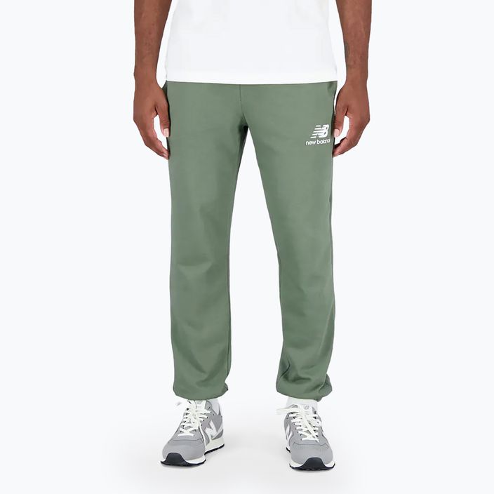 Pantaloni New Balance Essentials Stacked Logo verde da uomo