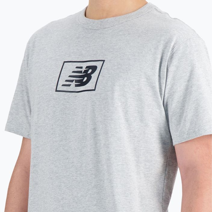 T-shirt New Balance Essentials Logo grigio atletico da uomo 3