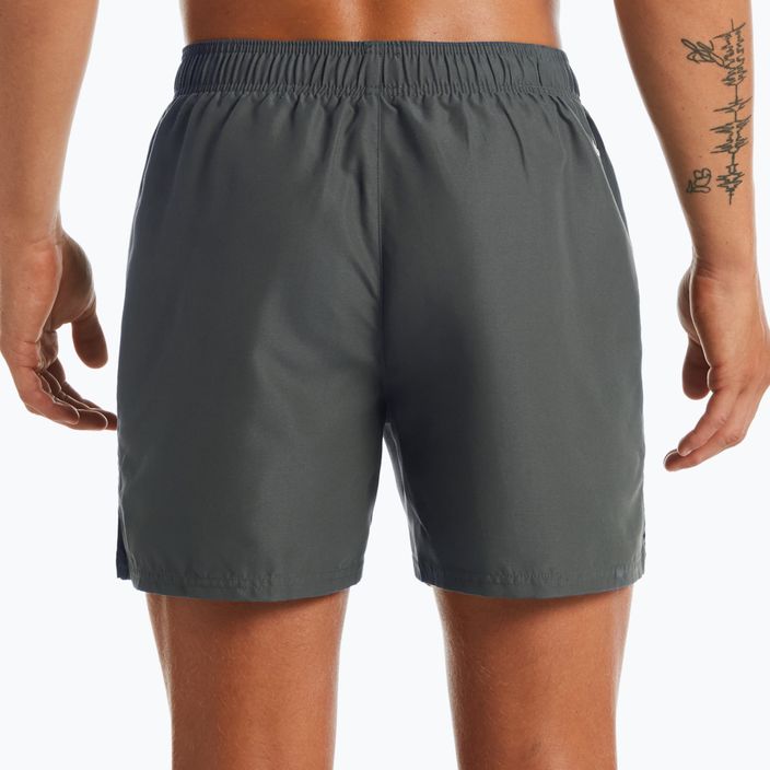 Pantaloncini da bagno Nike Logo Solid 5" Volley uomo grigio ferro 3