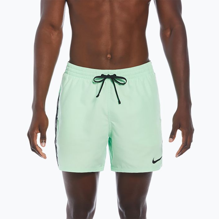 Pantaloncini da bagno Nike Logo Tape 5" Volley uomo verde vapore 5