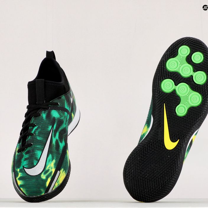 Nike Phantom GT2 Academy DF SW IC Jr bambini scarpe da calcio nero / platino metallico / sciopero verde 10