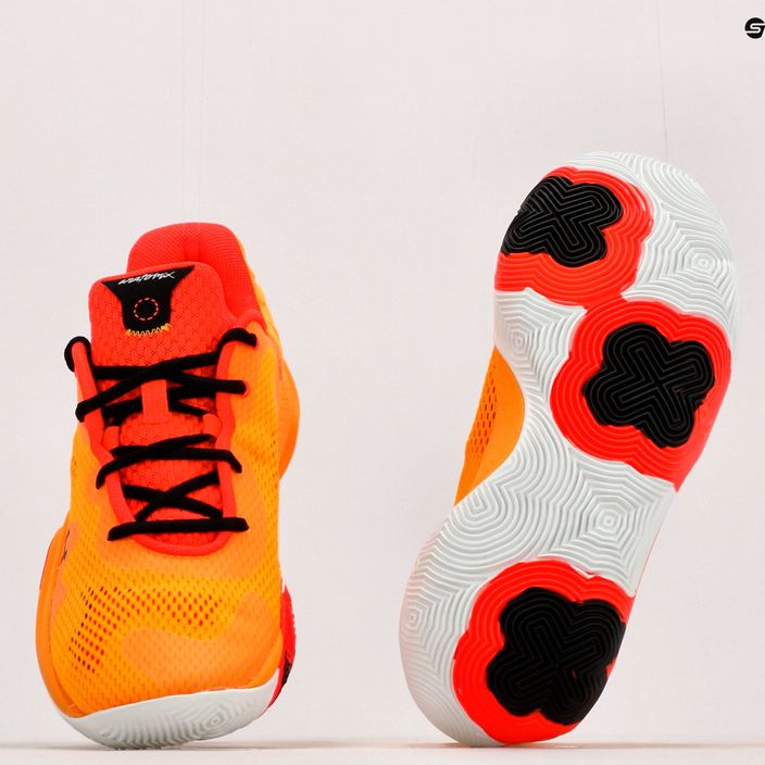 Under Armour Spawn 4 scarpe da basket arancione/bianco/nero da uomo 18