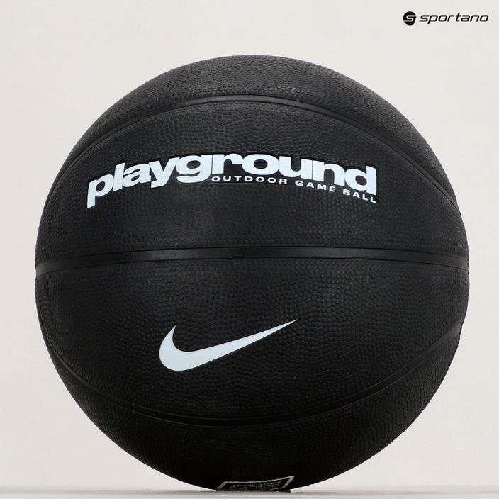 Nike Everyday Playground 8P Graphic sgonfio basket nero / bianco dimensioni 5 5