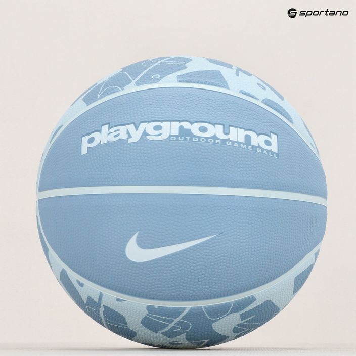Nike Everyday Playground 8P Graphic sgonfio basket celestino blu / bianco dimensioni 5 5