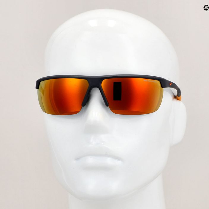 Nike Tempest opaco gridiron/arancio totale marrone con occhiali da sole arancioni 8