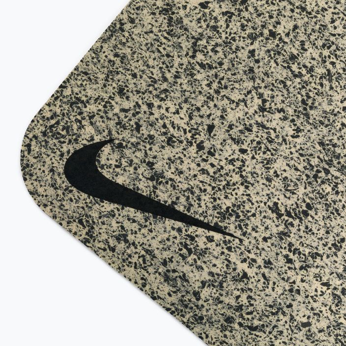 Tappetino yoga Nike Flow 4 mm sabbia/nero 3