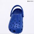 Crocs Classic infradito blu con bullone 8